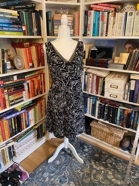 Donna Ricco Black and White Floral V-Neck Party Dress - Size 12